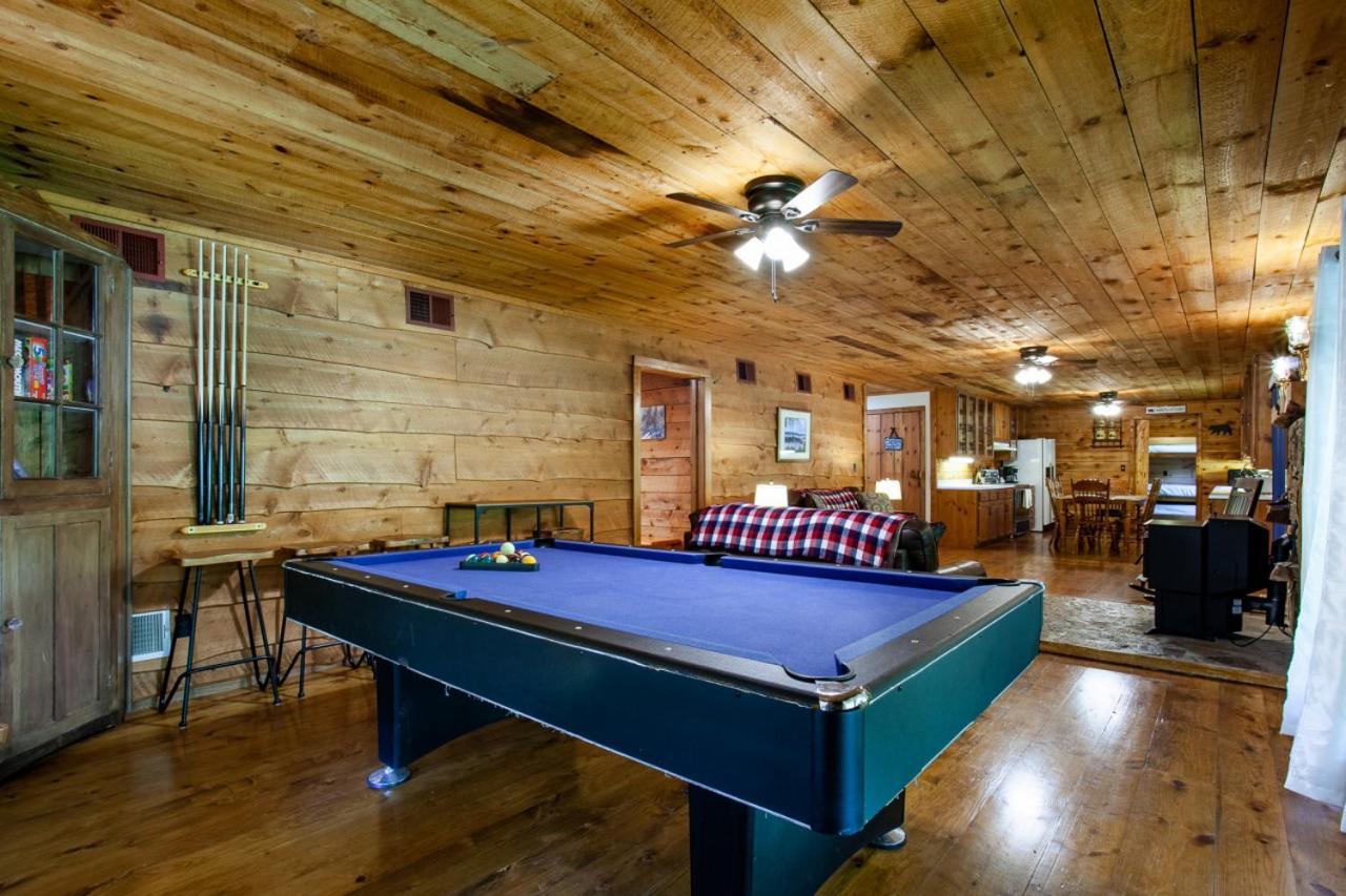 Forest Home Hot Tub Fire Pit Pool Table Pigeon Forge Ngoại thất bức ảnh