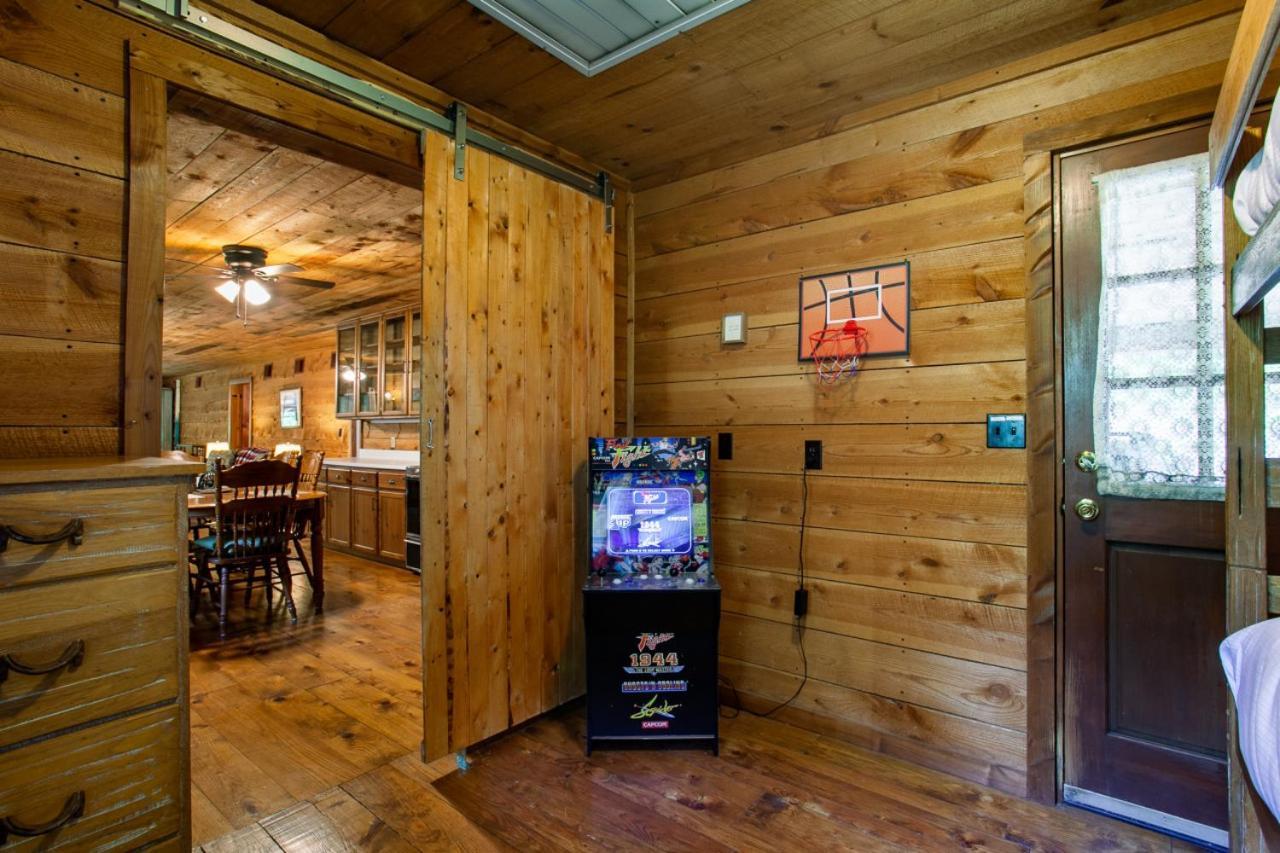 Forest Home Hot Tub Fire Pit Pool Table Pigeon Forge Ngoại thất bức ảnh